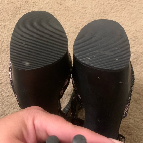 Lace heels size 6 - Picture 3 of 3
